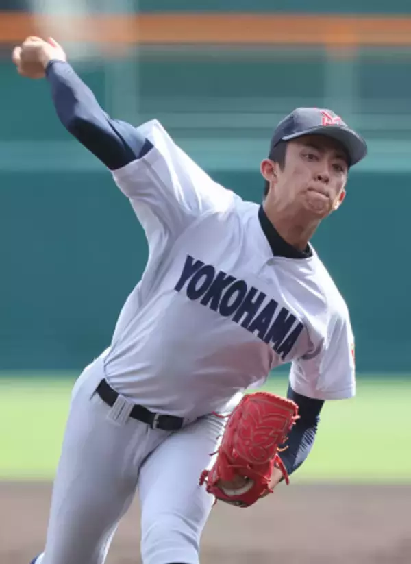 横浜先発の織田　高校野球