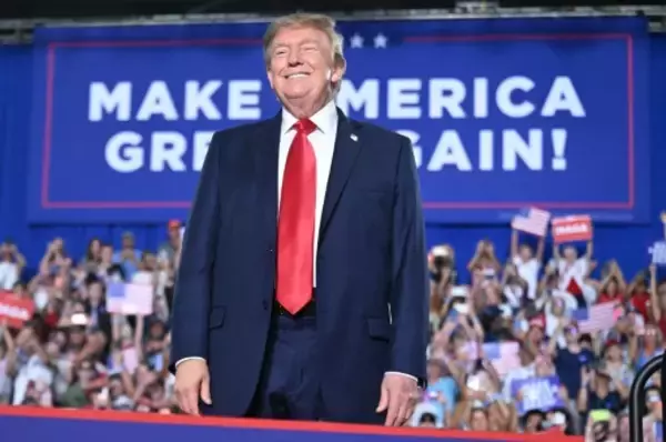 苦境の米共和党、トランプ氏を「中間選挙の顔」に据える賭けに