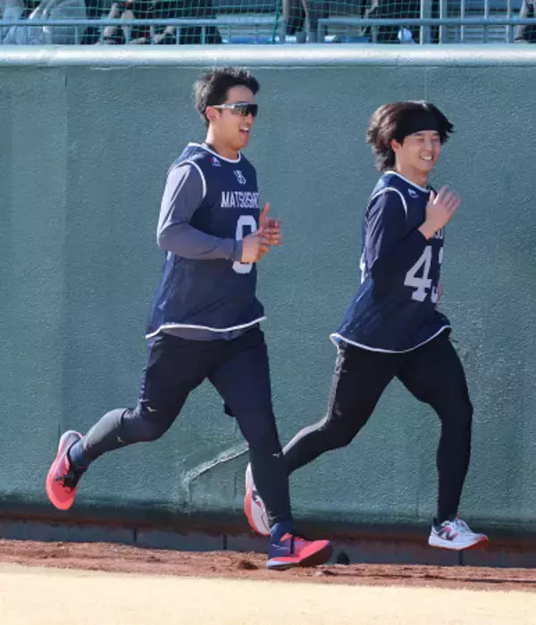 松下、笑顔で始動　プロ野球