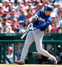 ドジャースの大谷が今季１号３ラン＝２安打４打点―米大リーグ