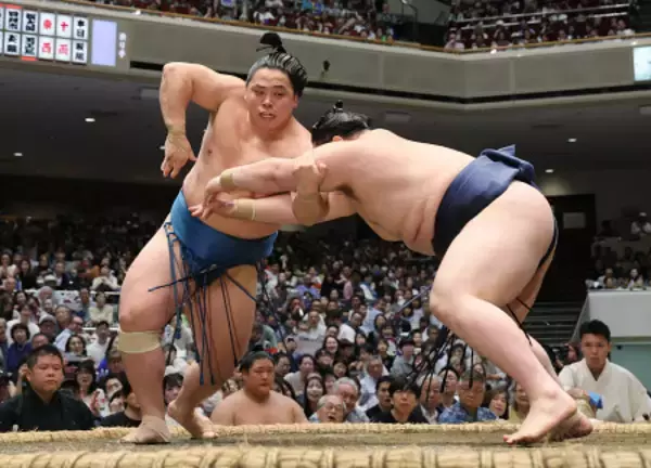 攻める琴栄峰