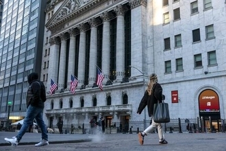 米当局、円買い介入か＝ＮＹ円、１５７円台前半に急伸―円安是正で足並み