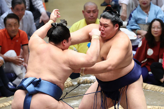 攻める大の里