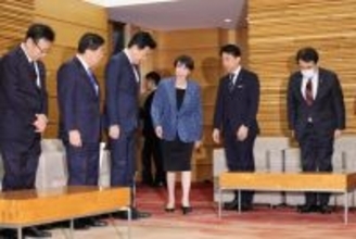 首相・閣僚の給与削減