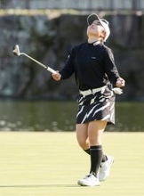 天を仰ぐ佐久間