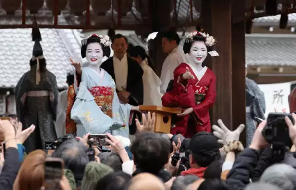 舞妓さんの豆まき