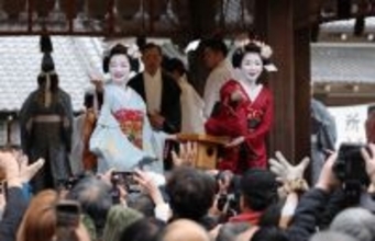 舞妓さんの豆まき