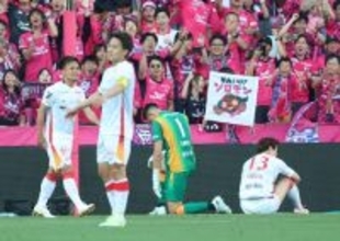 肩を落とす名古屋イレブン　Ｊリーグ