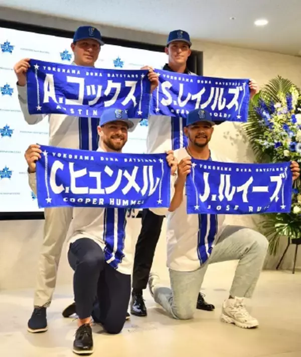 ヒュンメルら入団会見　プロ野球