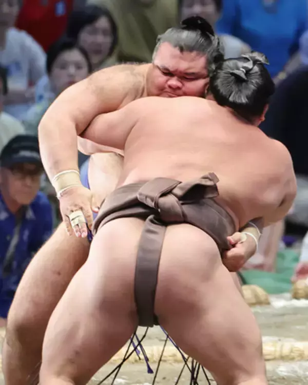 ３６歳高安、泰然と＝大相撲名古屋場所