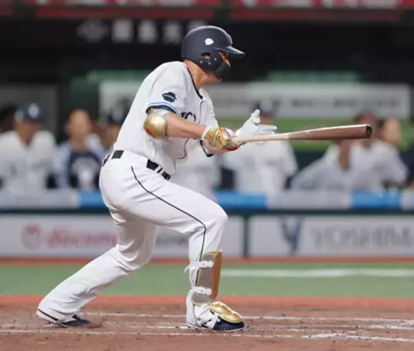 栗山、有終の中前打＝「ミスターレオ」最後の輝き―プロ野球・西武