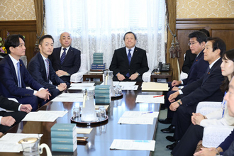 所信表明、24日聴取決定