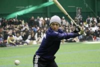近本、村上が自主トレ公開　プロ野球