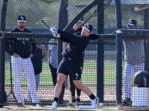 打撃練習する村上　大リーグ