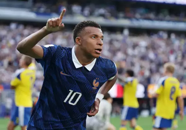 フランスはエムバペ２発　Ｗ杯サッカー