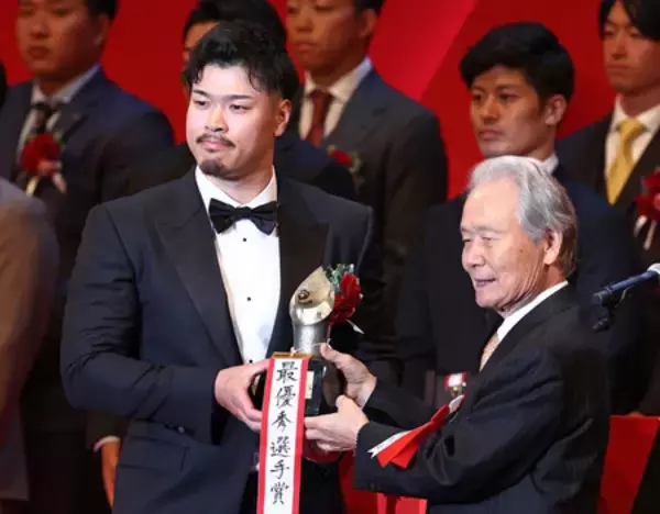 阪神の佐藤輝がＭＶＰ＝パはソフトバンクのモイネロ、ともに初―プロ野球