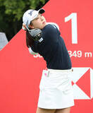 「ティーショットを放つ竹田」の画像1