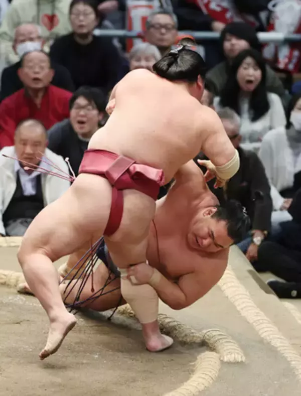 横綱、大関総崩れ＝豊昇龍は２敗に後退―大相撲春場所８日目