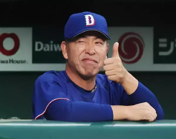 喜ぶ井上監督　プロ野球