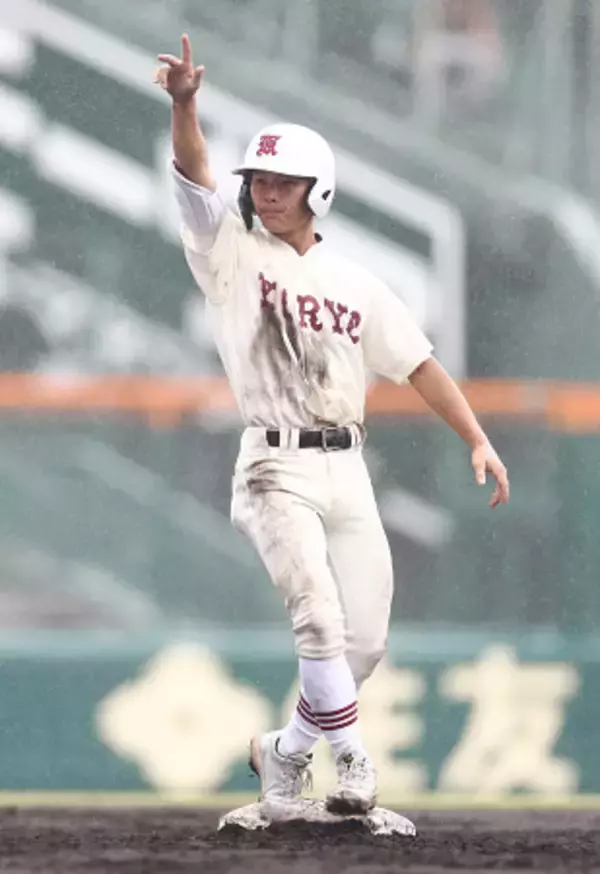 喜ぶ阪本　高校野球