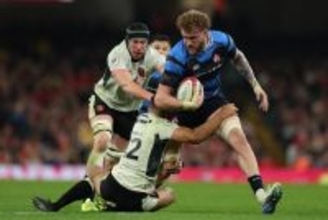 タックルを受けるディアンズ