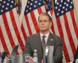 利下げ前の「様子見」容認　