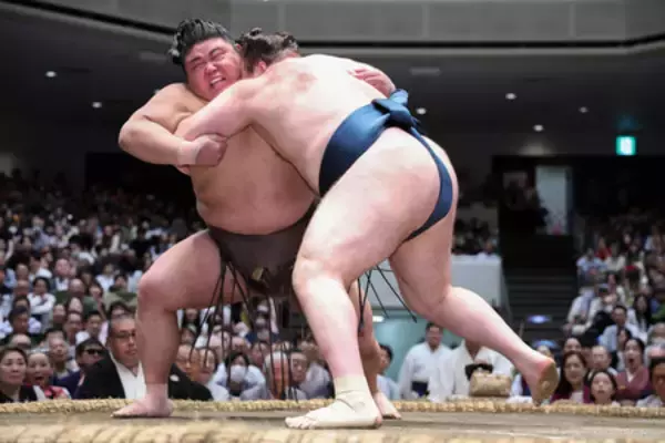 伯乃富士、懸命に初白星＝大相撲