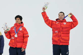 喜ぶ木村と木俣　五輪