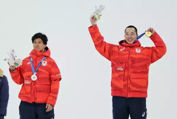 喜ぶ木村と木俣　五輪