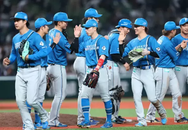 喜ぶ日本ハムナイン　プロ野球