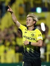 喜ぶ山内　Ｊリーグ