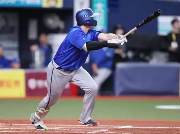 佐野の２点適時打　プロ野球