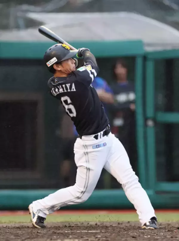今宮の適時二塁打　プロ野球