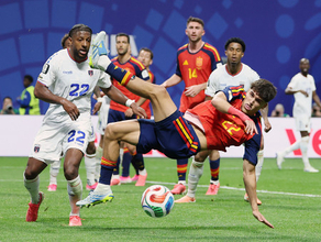 ゴールを狙うクバルシ　Ｗ杯サッカー