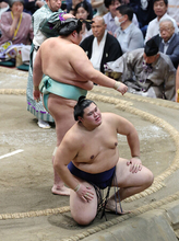 大の里、痛恨の黒星＝大相撲秋場所