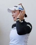 「取材に応じる有村　女子ゴルフ」の画像1