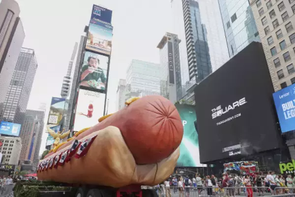 巨大ホットドッグ現る
