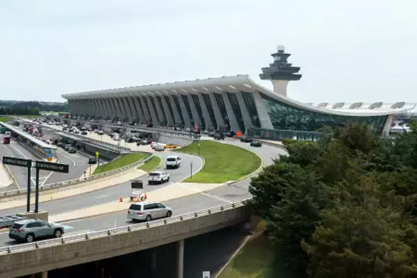 米大統領、空港・駅の改称要求