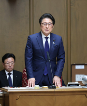 委員長に自民・松山氏