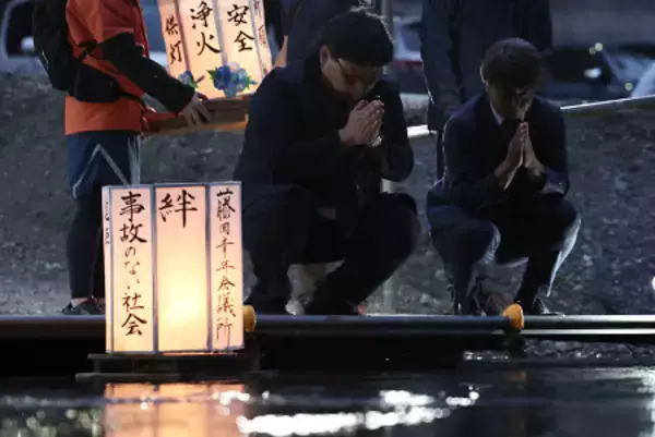 神流川で行われた灯籠流し