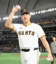 岡本、東京ドームでファンに別れ＝プロ野球・巨人