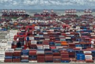 ２５年の中国貿易黒字、初の１兆ドル超え＝輸出が５．５％増