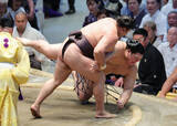 「ひと味違う霧島＝大の里を初めて撃破―大相撲名古屋場所」の画像1