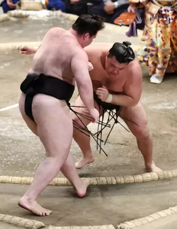 霧島、貫禄示す＝大相撲初場所