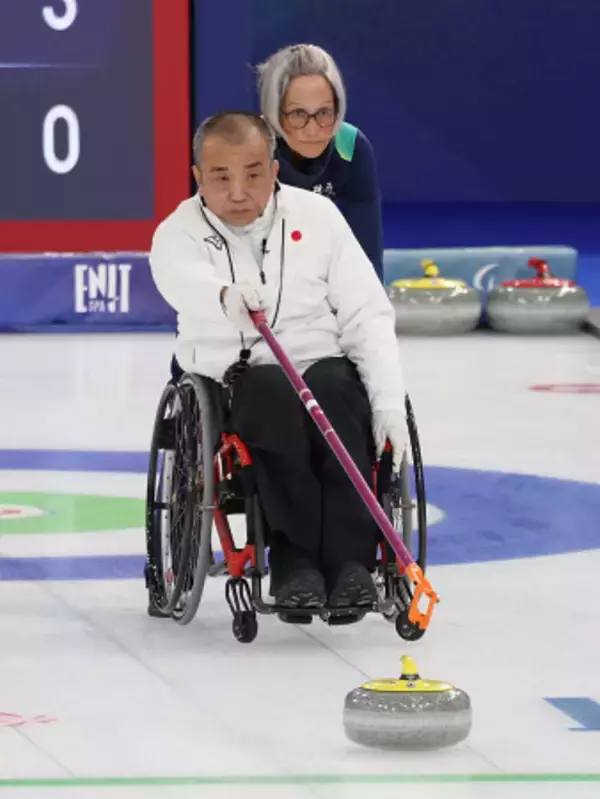 ストーンを放つ中島