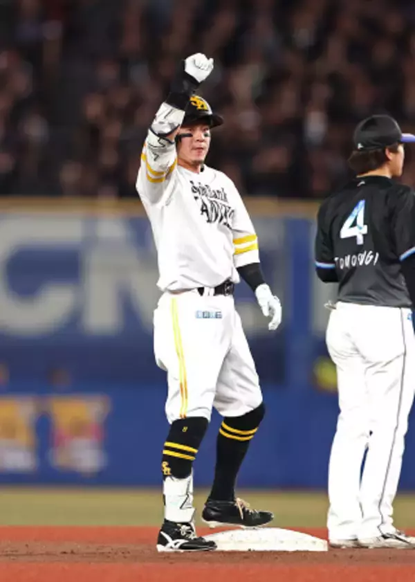 喜ぶ牧原大　プロ野球