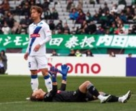 先制点を奪われた長尾ら　Ｊリーグ