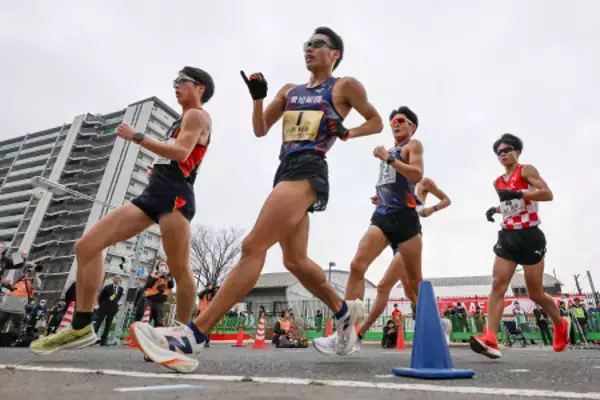 ゴールを目指す山西