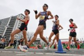 ゴールを目指す山西