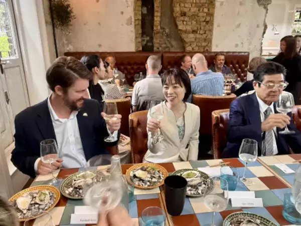 広島産カキ、日本酒味わって